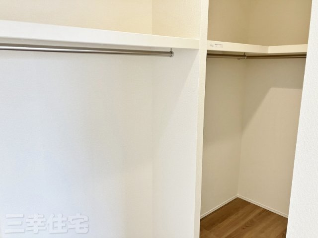 碧南市日進町の収納|2.5帖のウォークインクローゼット。もはや個室になりえる広さ