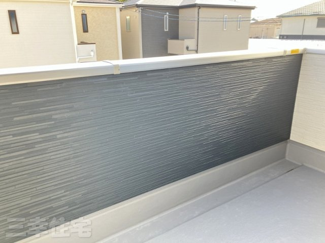 碧南市日進町のバルコニー|主寝室専用バルコニー