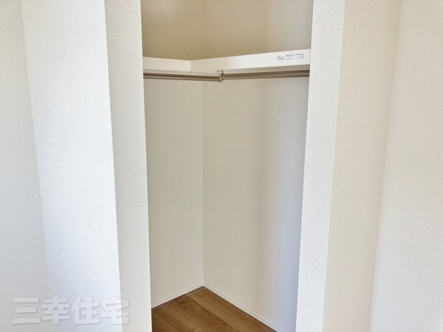 碧南市日進町の収納|洋室の収納はウォークインクローゼットです♪