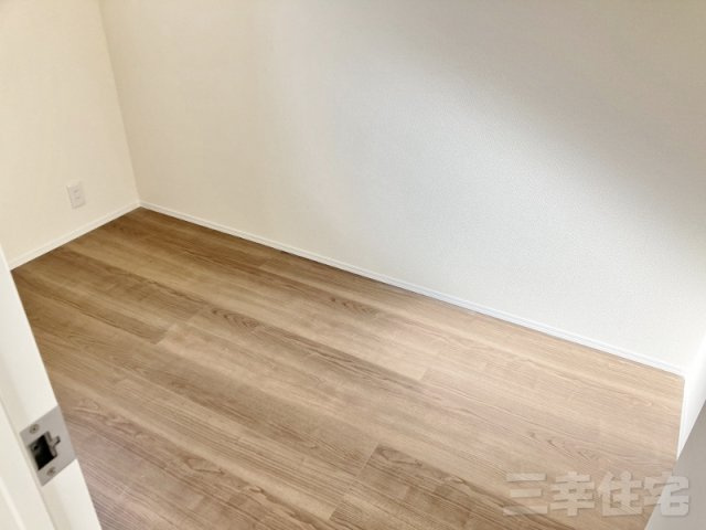 碧南市日進町の洋室|「こだわりの週末」を追求する方に隠れ家的空間を！3帖のストレージルーム