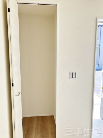 碧南市日進町の収納|玄関収納。可動棚を付けて上手に空間利用しましょう