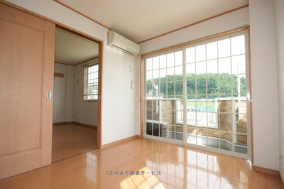 【居間・リビング】 | サンパティーク・ロジュマンＤ | ゆったり過ごせる居間です
サンパティークロジュマンD棟　203号室　平成21年4月23日