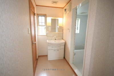 【独立洗面台】 | サンパティーク・ロジュマンＤ | 独立洗面台で身支度をすべて済ませてしまいましょう
サンパティークロジュマンD棟　203号室　平成21年4月23日