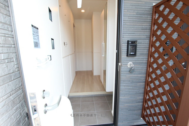 【玄関】 | プレミアム２７番館 | 明るい玄関です
プレミアム27番館　101号室　2025年11月10日