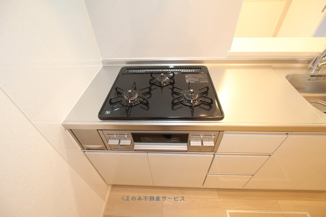 【キッチン】 | プレミアム２７番館 | 3口コンロ
プレミアム27番館　101号室　2025年11月10日