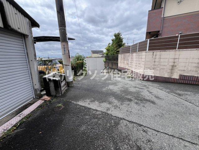 末広町　中古一戸建ての前面道路含む現地写真|■物件内覧・資金計画相談・住宅ローン相談、リフォーム相談、お問合せ受付中■
※当日・翌日のご内覧、ご相談はお電話でのお問合せがスムーズです！
