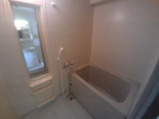 中西駅前ビルの浴室