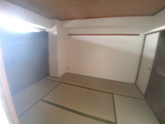 中西駅前ビルの和室