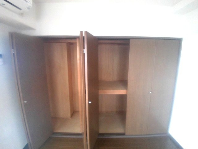 中西駅前ビルの収納