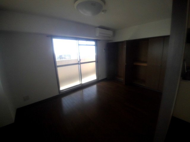 中西駅前ビルの居間・リビング