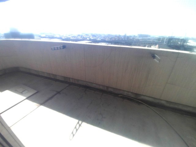 中西駅前ビルのバルコニー