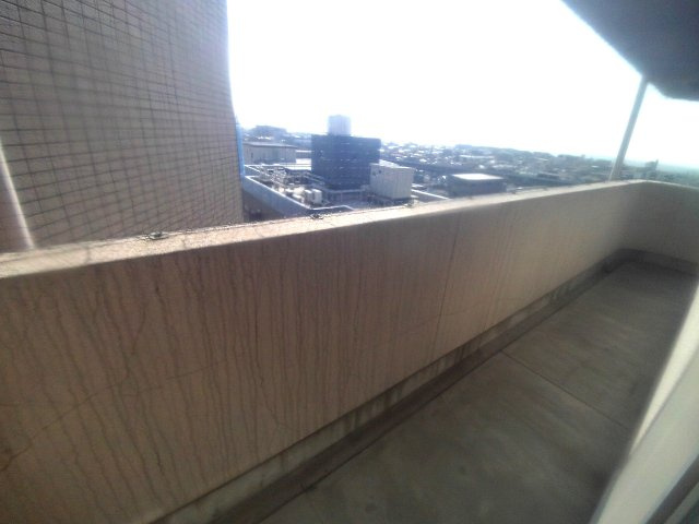 中西駅前ビルのバルコニー