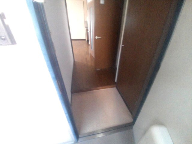 中西駅前ビルの玄関