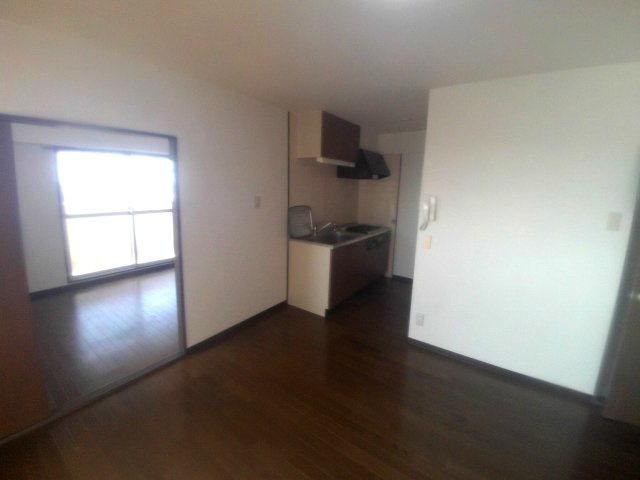 中西駅前ビルの居間・リビング