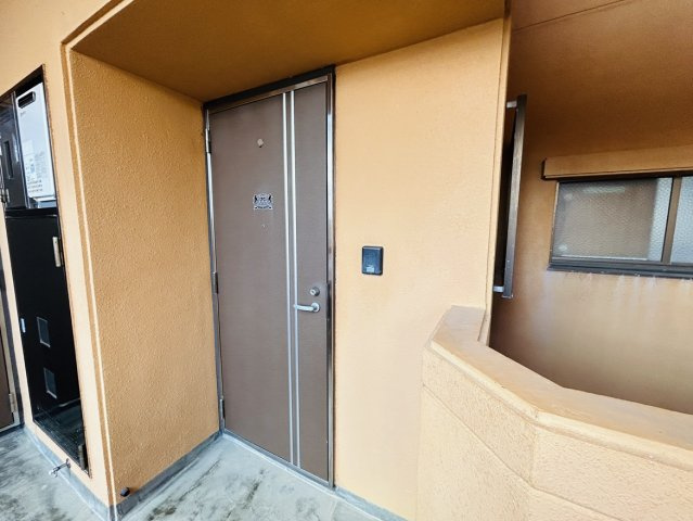 宜野湾市真志喜２丁目の中古マンションの玄関