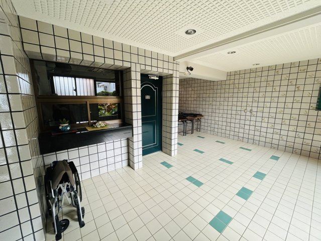 宜野湾市真志喜２丁目の中古マンションのエントランス