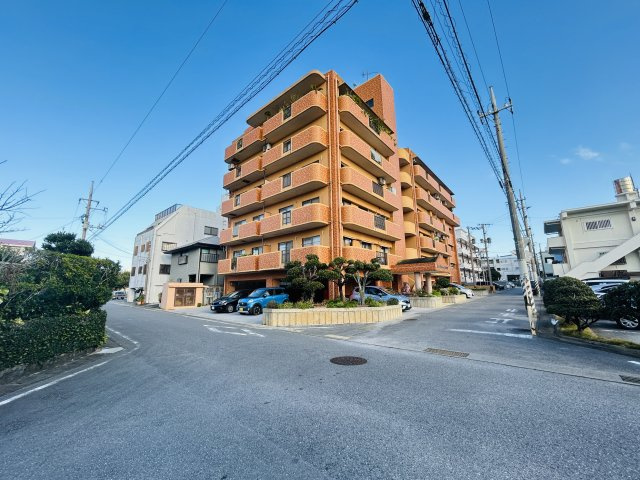 宜野湾市真志喜２丁目の中古マンションの外観