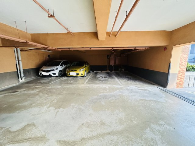 宜野湾市真志喜２丁目の中古マンションの駐車場