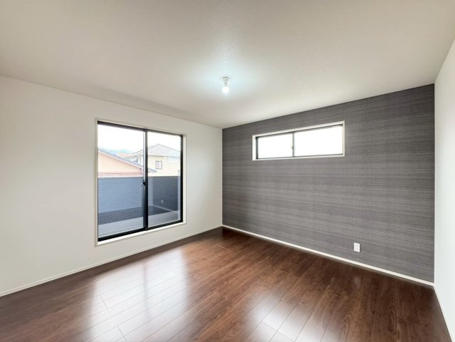 ーBloomーブルームー小倉南区田原3丁目1期　【小倉南区　新築戸建て】の洋室|アクセントクロスがお洒落な８帖洋室♪【小倉南区　新築戸建て】