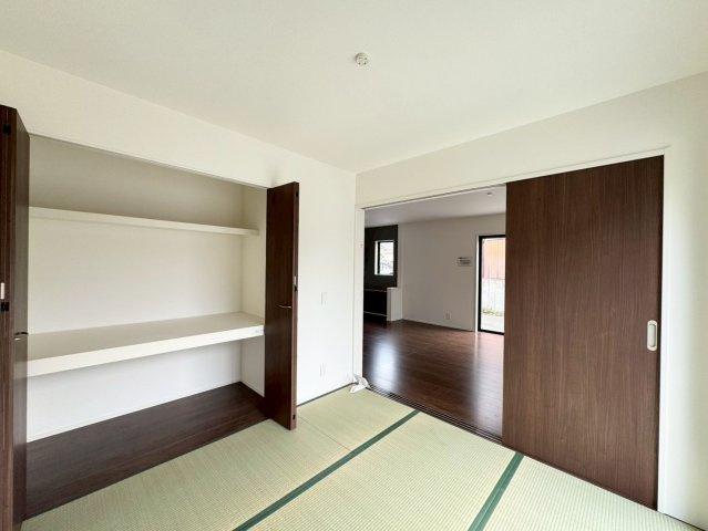 ーBloomーブルームー小倉南区田原3丁目1期　【小倉南区　新築戸建て】の和室|リビング横の和室は4.5帖♪家事の合間に一息つけます♪【小倉南区　新築戸建て】