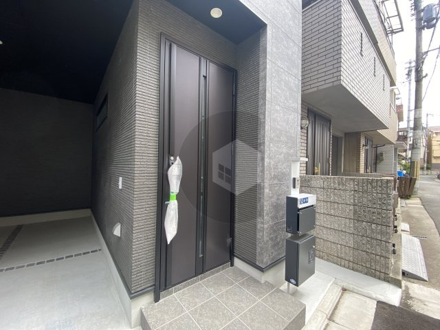 東大阪市吉松２丁目戸建てのエントランス