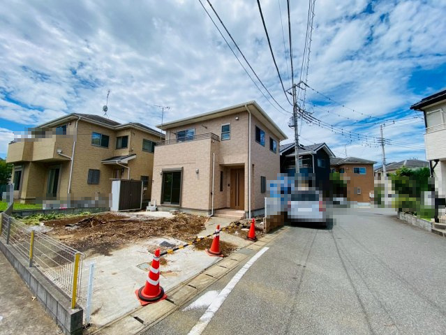 酒々井　中古戸建の前面道路含む現地写真