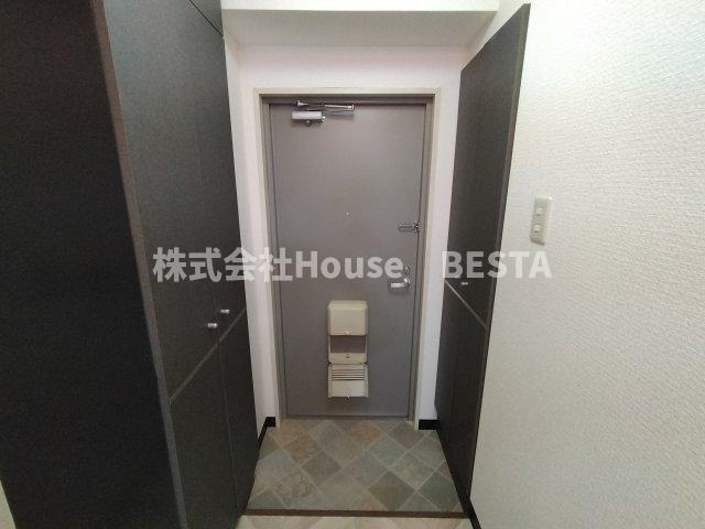 ヒルズコート海岸通の玄関