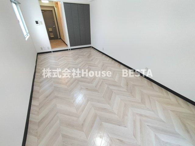 ヒルズコート海岸通の洋室