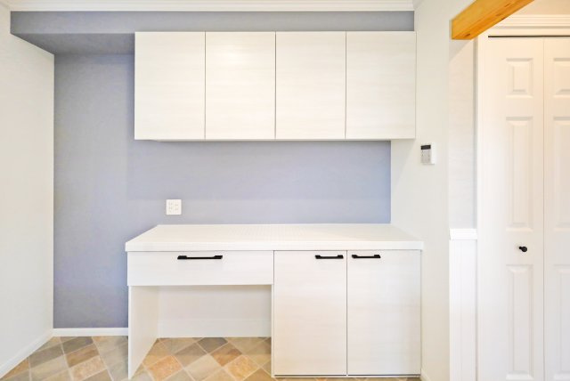 入間郡三芳町大字北永井の新築一戸建のキッチン|キッチン背面には収納付きで使い勝手が良く、収納もたっぷりあります。