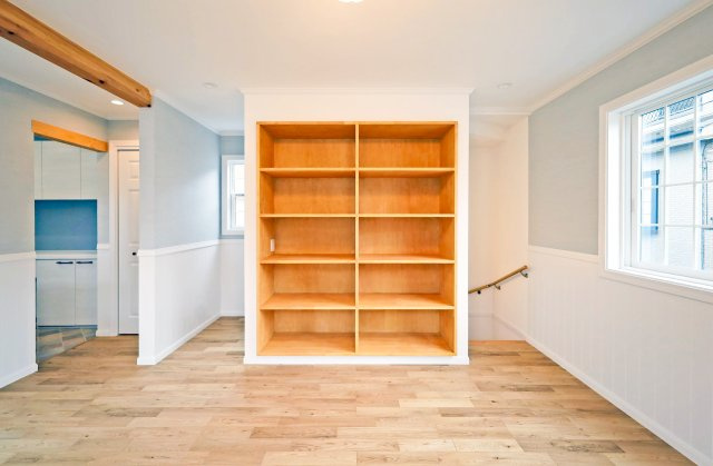 入間郡三芳町大字北永井の新築一戸建の収納|リビングには大きな収納棚があり、お子様のおもちゃや家族共有の物が集まりやすいリビングも片づけやすく、ディスプレイも楽しめます。