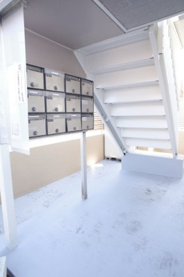 【エントランス】 | 神明マンション | お出かけ前に集合ポストの確認を。