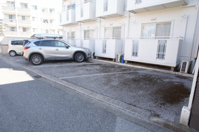 【駐車場】 | 神明マンション | 駐車場は敷地内に区画あり（空き状況はお問合せ下さい。）