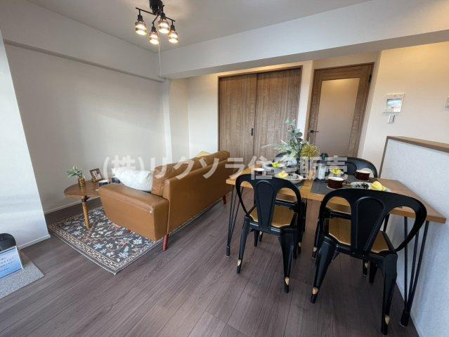 インテリジェントシティの居間・リビング|LDK12.6帖
■物件内覧・資金計画相談・住宅ローン相談、リフォーム相談、お問合せ受付中■
※当日・翌日のご内覧、ご相談はお電話でのお問合せがスムーズです！