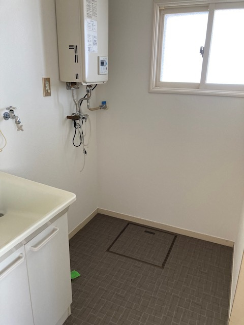 桜団地（H)の洗面所|スペースが確保できる洗面所です