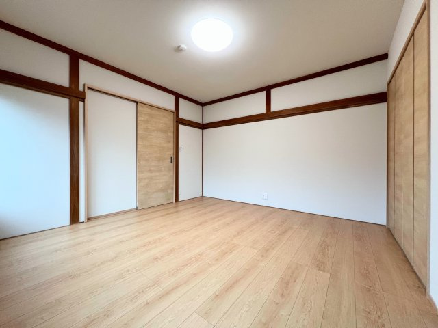 米沢市太田町5丁目2-34　中古住宅の洋室