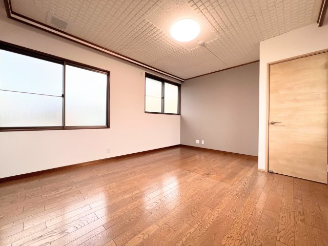 米沢市太田町5丁目2-34　中古住宅の洋室