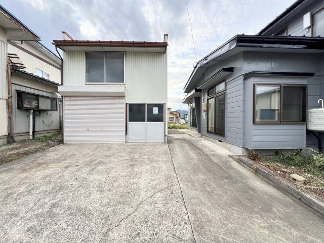 米沢市太田町5丁目2-34の駐車場