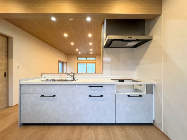 米沢市太田町5丁目2-34　中古住宅の外観|ワゴン車所有のお客様！
販売価格そのままにてご提供。
詳しくは
曙不動産へお問い合わせ下さい。