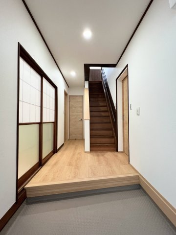 米沢市太田町5丁目2-34　中古住宅の玄関