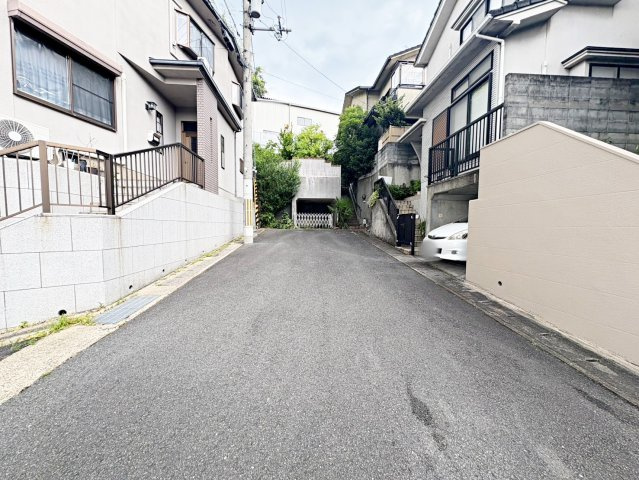 深草鞍ケ谷　建築条無土地の前面道路含む現地写真