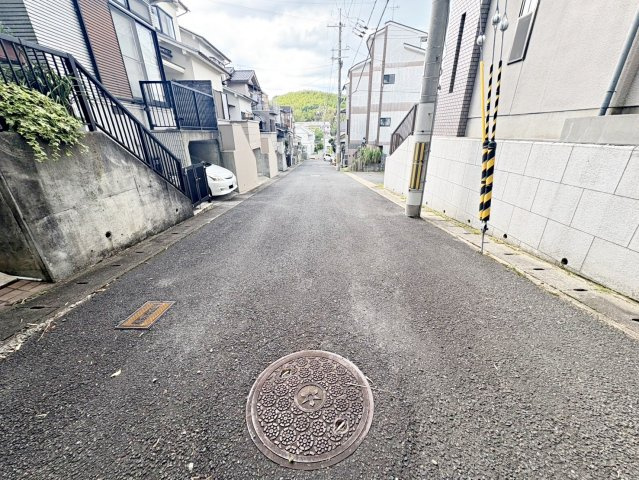 深草鞍ケ谷　建築条無土地の前面道路含む現地写真
