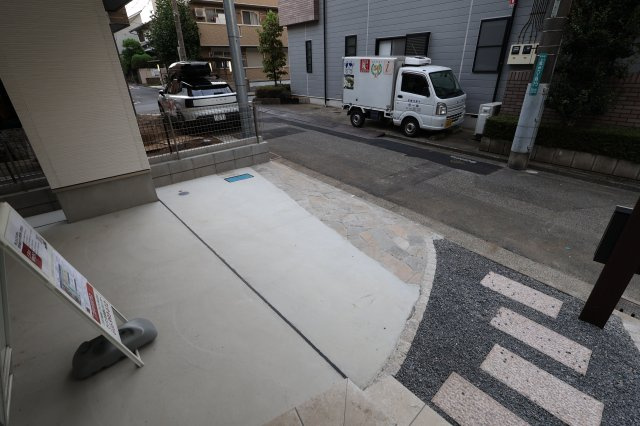 【駐車場】 | 《仲介手数料無料》中央区上落合６丁目14-1(2号棟)新築一戸建てサニータウン | 撮影日 2025年8月22日 17:00 曇り