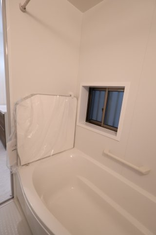 【浴室】 | 《仲介手数料無料》中央区上落合６丁目14-1(2号棟)新築一戸建てサニータウン | 撮影日 2025年8月22日 17:00 曇り