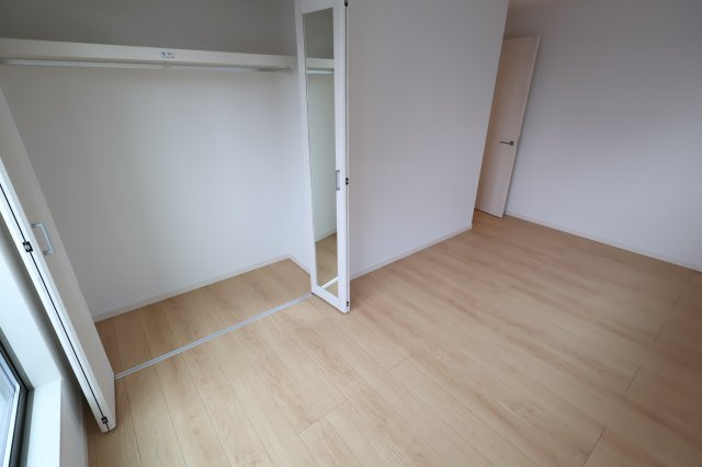 【洋室】 | 《仲介手数料無料》中央区上落合６丁目14-1(2号棟)新築一戸建てサニータウン | 撮影日 2025年8月22日 17:00 曇り