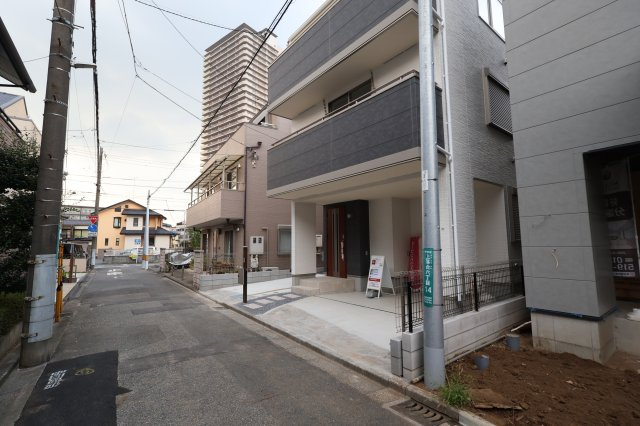 【外観】 | 《仲介手数料無料》中央区上落合６丁目14-1(2号棟)新築一戸建てサニータウン | 撮影日 2025年8月22日 17:00 曇り