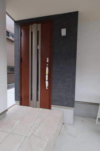【玄関】 | 《仲介手数料無料》中央区上落合６丁目14-1(2号棟)新築一戸建てサニータウン | 撮影日 2025年8月22日 17:00 曇り