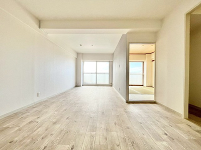 【居間・リビング】 | 日商岩井緑地公園マンション | エイブルだけの嬉しいサービス、ご用意しております。詳細は、お気軽に当社までお問合せ下さいませ！