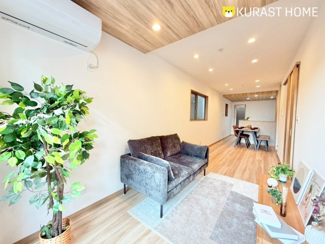 京都市西京区松室中溝町　新築戸建の居間・リビング