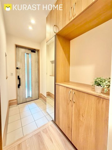 京都市西京区松室中溝町　新築戸建の玄関