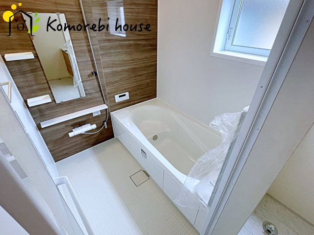 桶川市上日出谷南3丁目　新築一戸建て　ブルーミングガーデン　01の浴室|落ち着いた空間のお風呂です